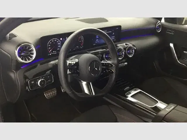 Usado Mercedes A250 218 CV (160 kW) 2024 Negro cosmos