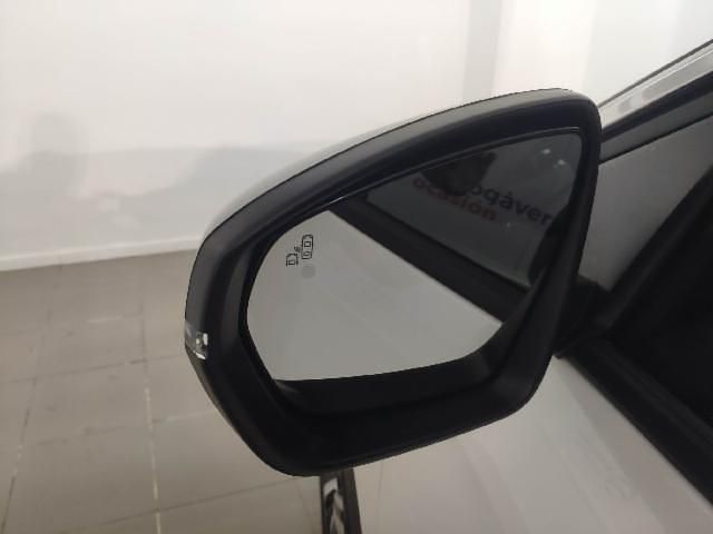 Usado Peugeot 3008 Allure 130 CV (95 kW) 2022 Blanco nacarado SUV