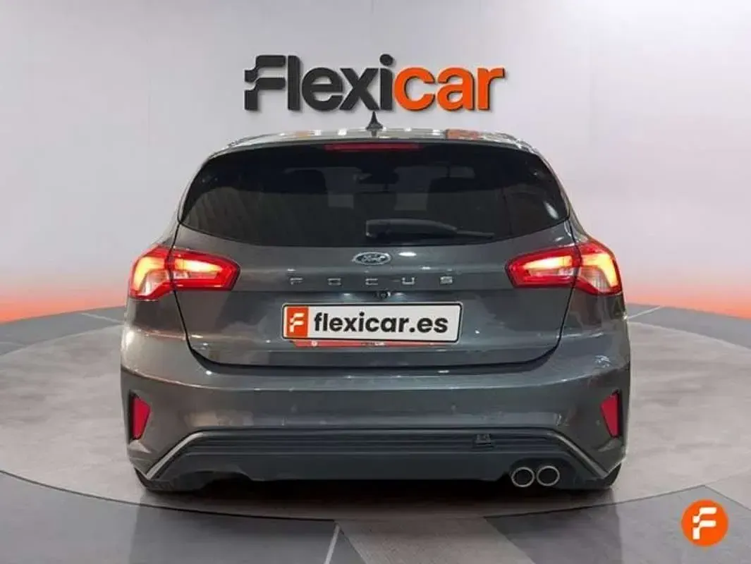 Usado Ford Focus ST-Line 150 CV (110 kW) 2019 Gris Utilitario