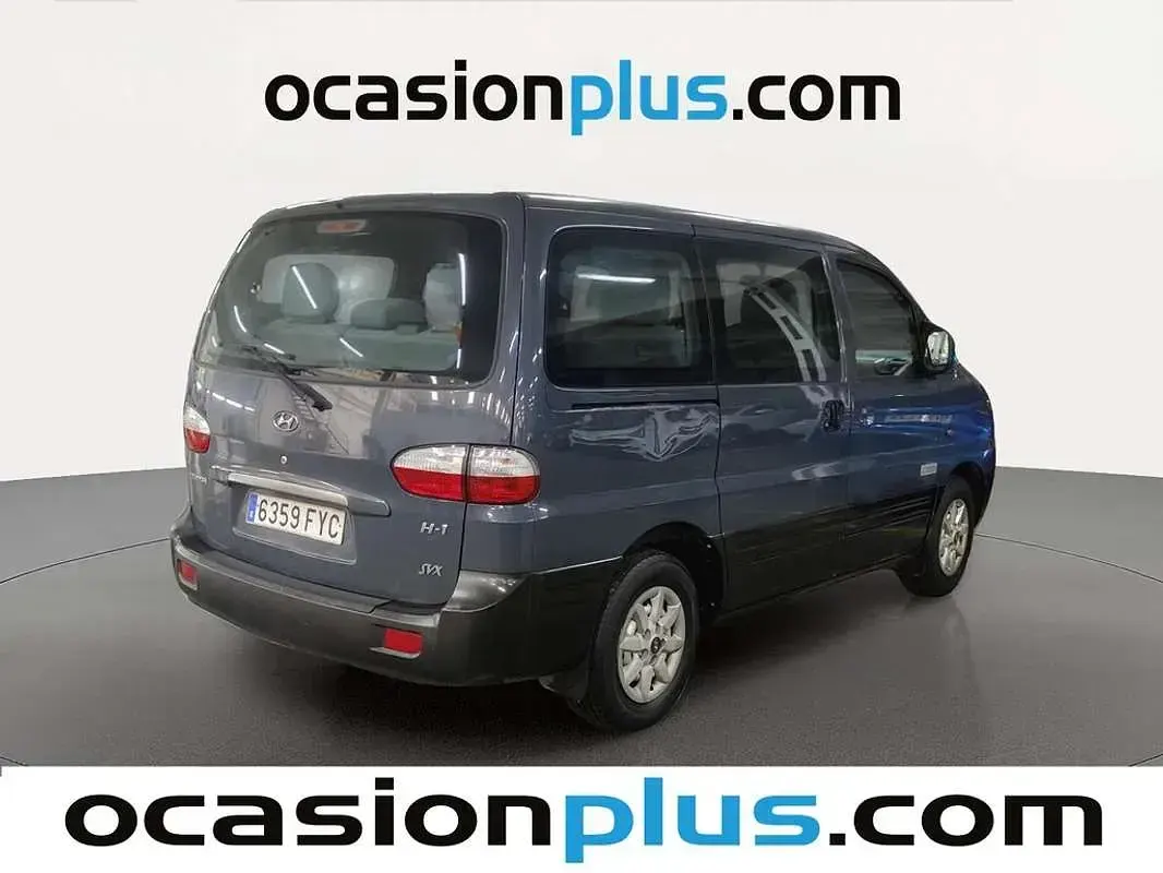 Usado Hyundai H-1 140 CV (102 kW) 2007 Gris Monovolumen