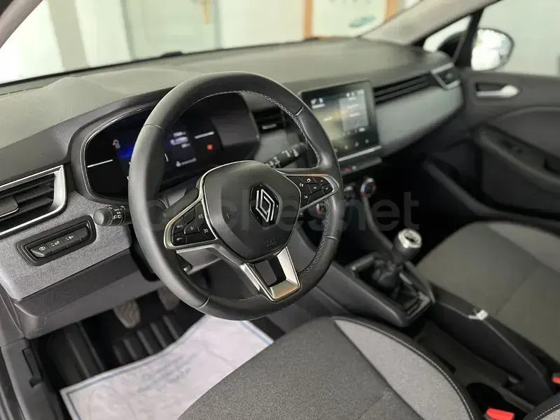Usado Renault Clio V Evolution 90 CV (66 kW) 2024 Gris / plata Berlina