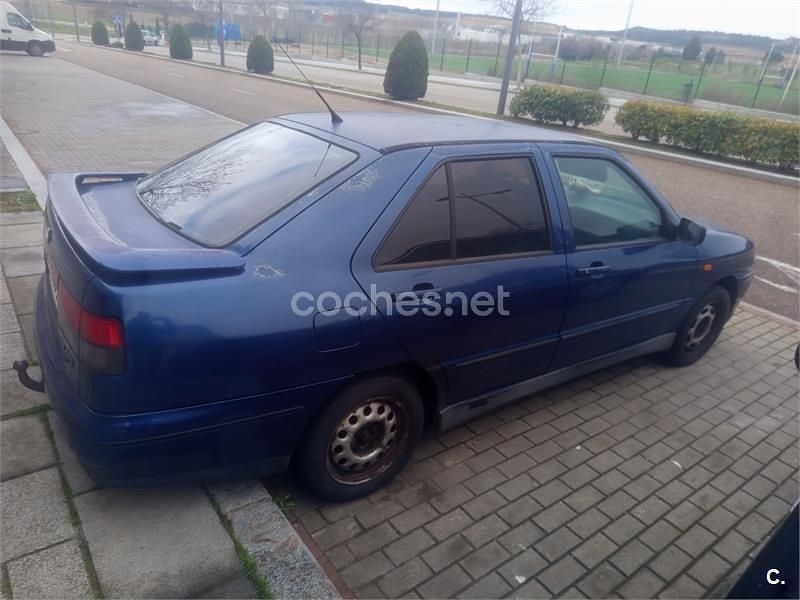 Usado Seat Toledo 100 CV (73 kW) 1999 Azul Berlina