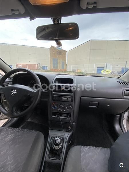 Usado Opel Astra Club 75 CV (55 kW) 2001 Gris / plata Berlina