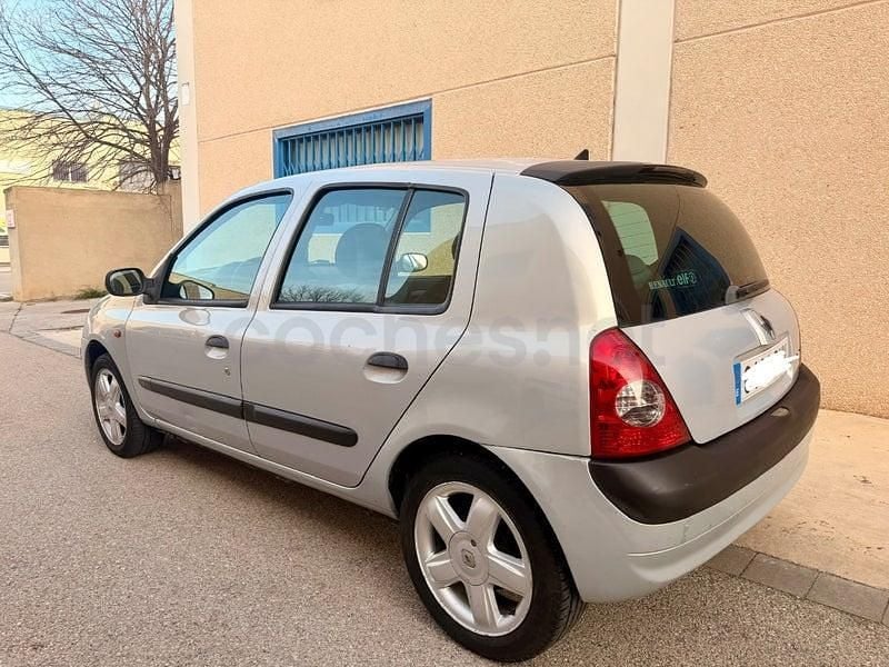 Usado Renault Clio II Extreme 75 CV (55 kW) 2002 Azul Berlina