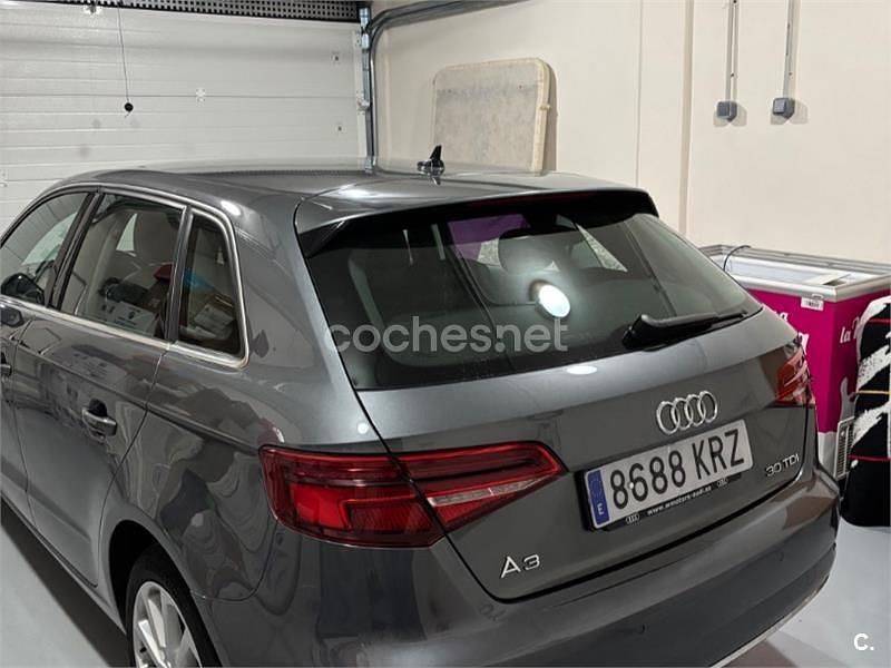 Usado Audi A3 116 CV (85 kW) 2018 Gris / plata Berlina