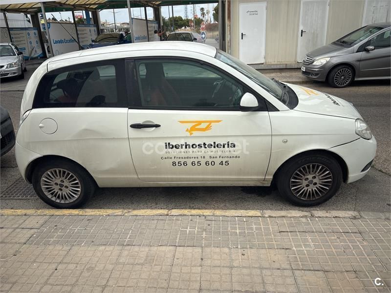 Blanco Usado 2010 Lancia Ypsilon Utilitario | 2500 € (Super precio) - Imagen 1/4