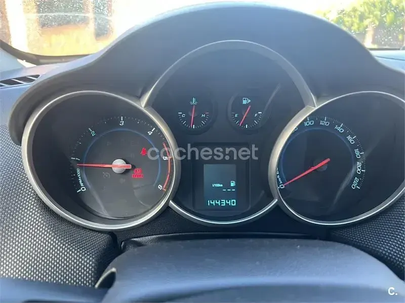 Usado Chevrolet Cruze LT 163 CV (119 kW) 2012 Gris / plata Berlina