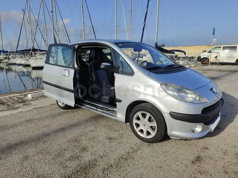 Usado Peugeot 1007 75 CV (55 kW) 2005 Gris / plata Monovolumen