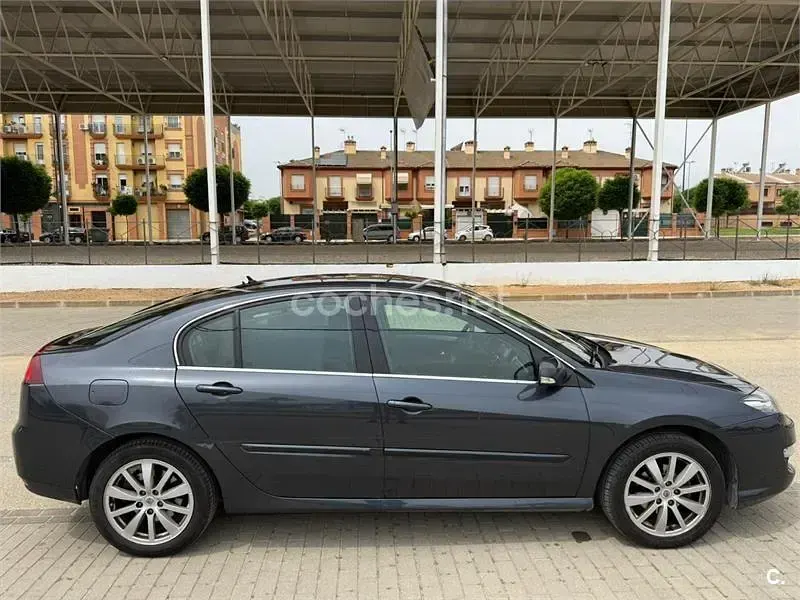 Käytetty Renault Laguna III Dynamique 110 HP (80 kW) 2012 Harmaa Sedan