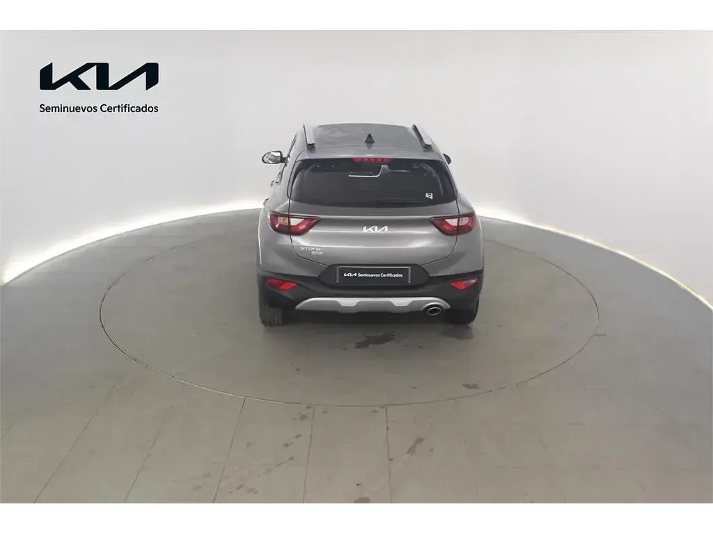Usado Kia Stonic 101 CV (74 kW) 2025 Gris SUV