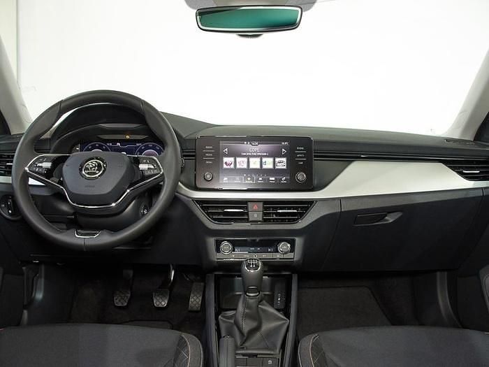 Usado Skoda Kamiq Ambition 110 CV (80 kW) 2022 Blanco SUV