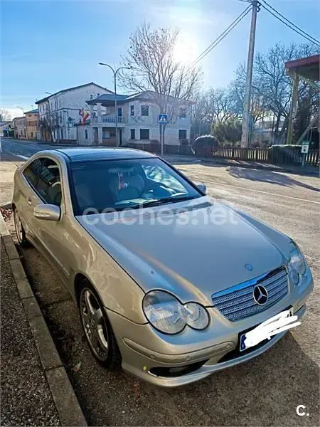 Usado Mercedes C220 143 CV (105 kW) 2004 Beige Berlina