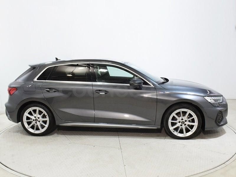 Usado Audi A3 S-Line 150 CV (110 kW) 2025 Gris / plata Berlina