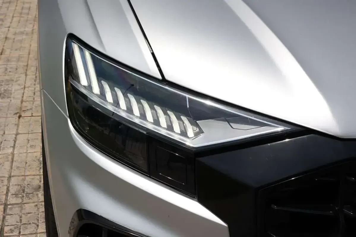 Usado Audi Q8 S-Line 340 CV (250 kW) 2020 Gris SUV