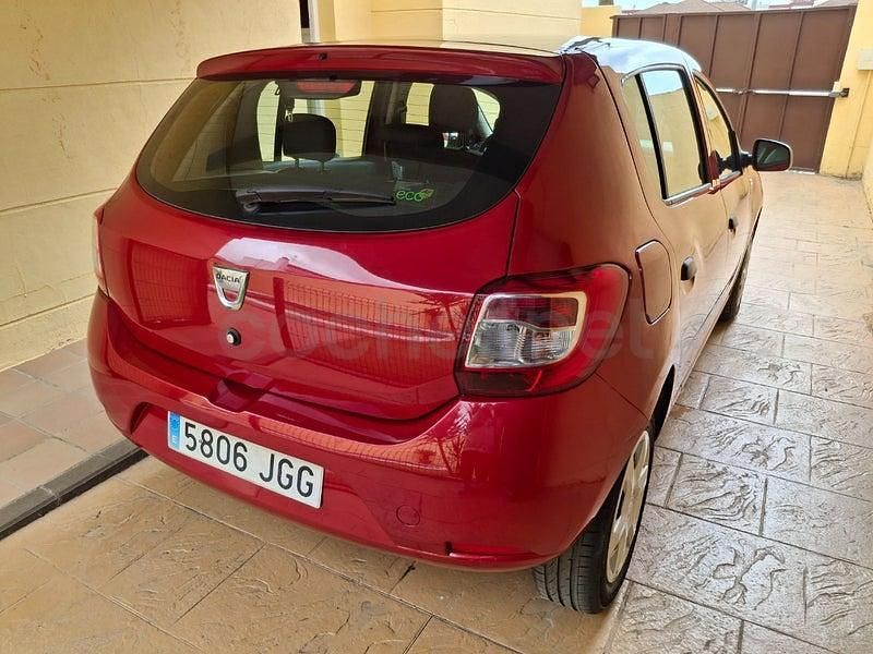 Usado Dacia Sandero Lauréate 75 CV (55 kW) 2015 Rojo Berlina