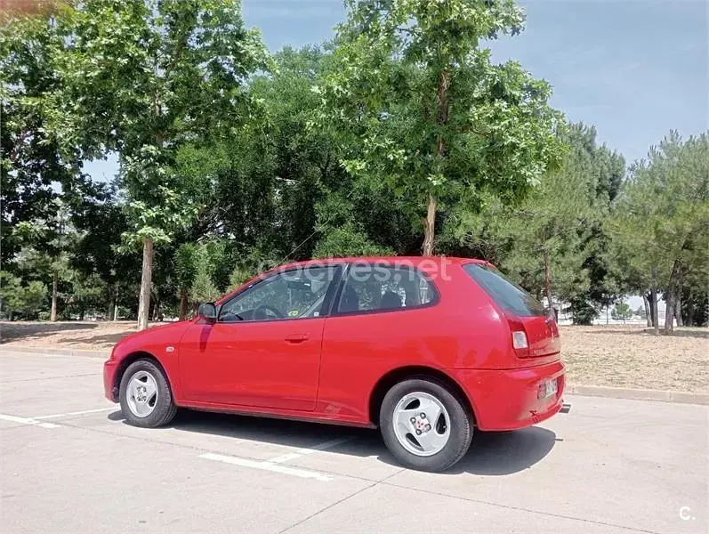 Usado Mitsubishi Colt 103 CV (75 kW) 2003 Rojo Utilitario