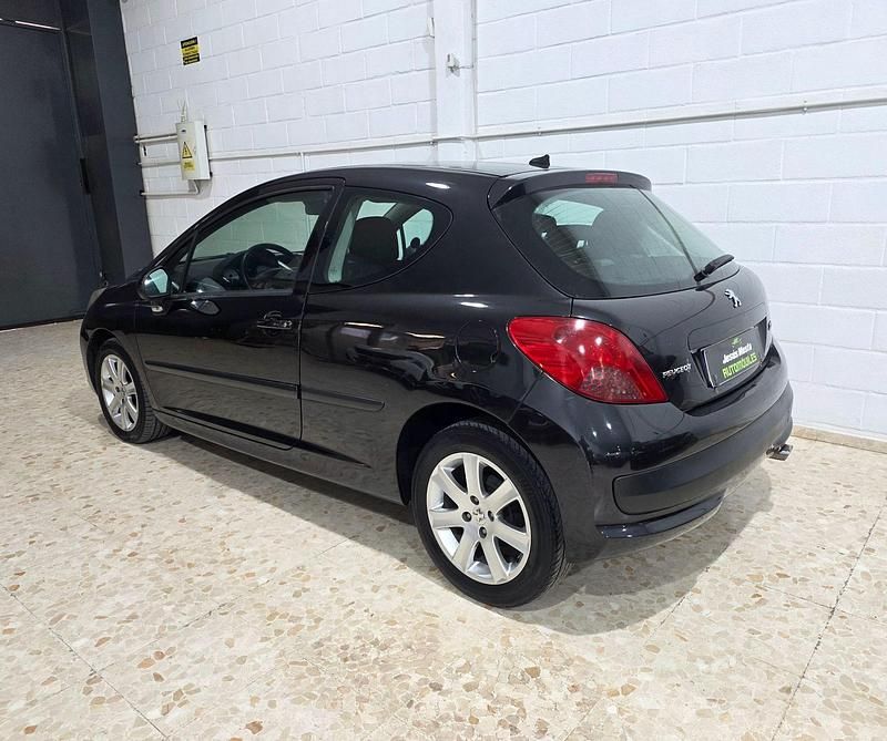 Usado Peugeot 207 Sport 90 CV (66 kW) 2008 Negro Utilitario