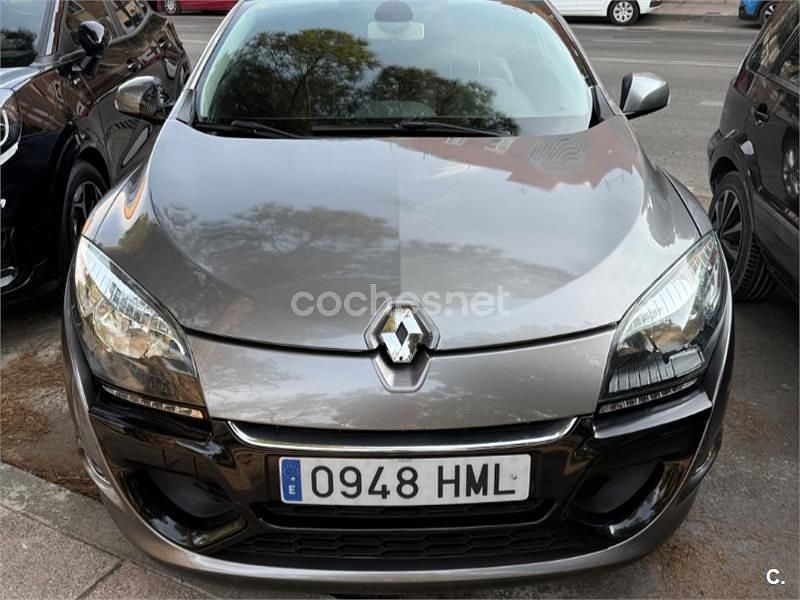 Gris / plata Usado 2012 Renault Mégane III Dynamique Berlina | 4500 € (Buen precio) - Imagen 1/4