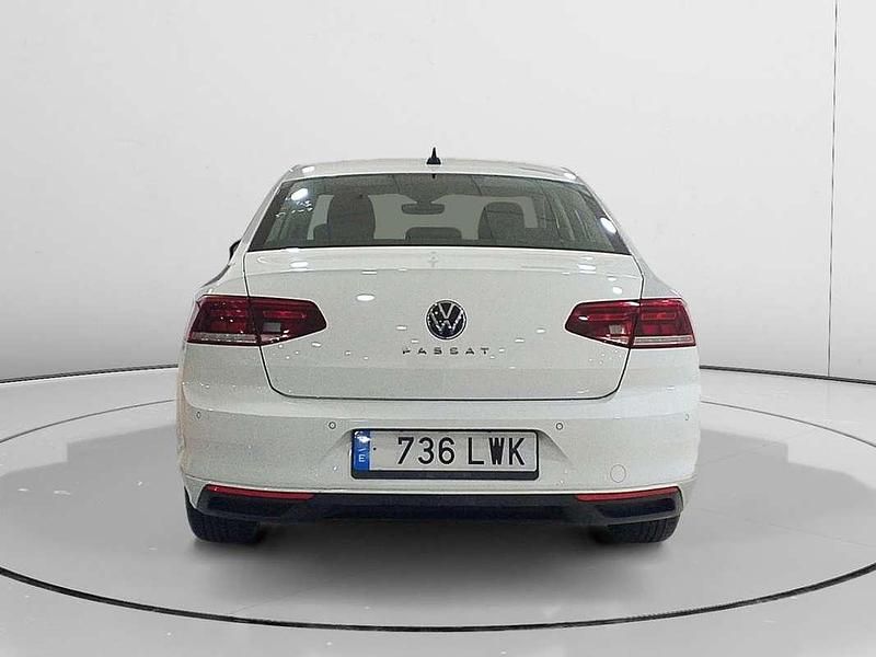 Usado VW Passat 151 CV (111 kW) 2022 Blanco Berlina