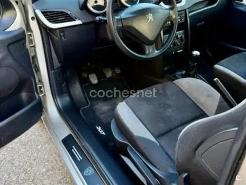 Usado Peugeot 207 75 CV (55 kW) 2008 Gris / plata Berlina