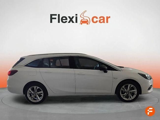 Usado Opel Astra Business 130 CV (95 kW) 2021 Blanco Familiar