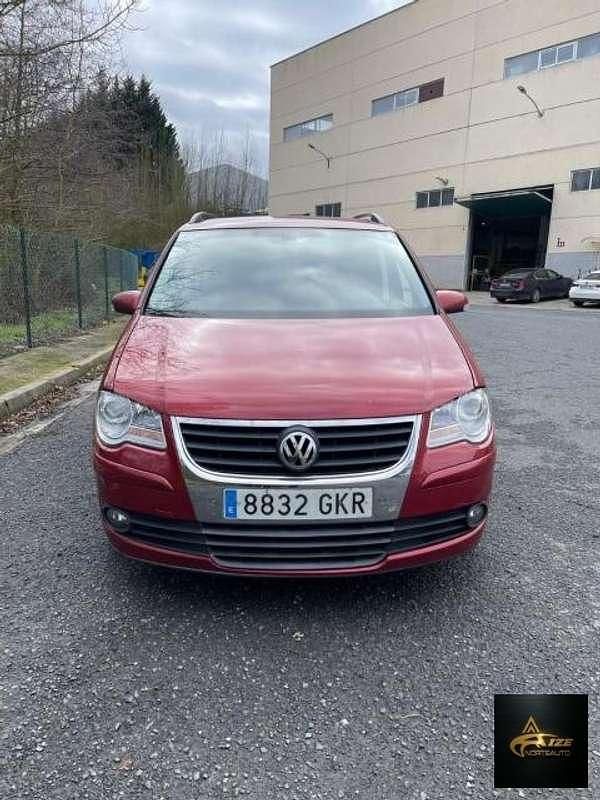 Rojo Usado 2009 VW Touran Monovolumen | 5590 € (Buen precio) - Imagen 1/4