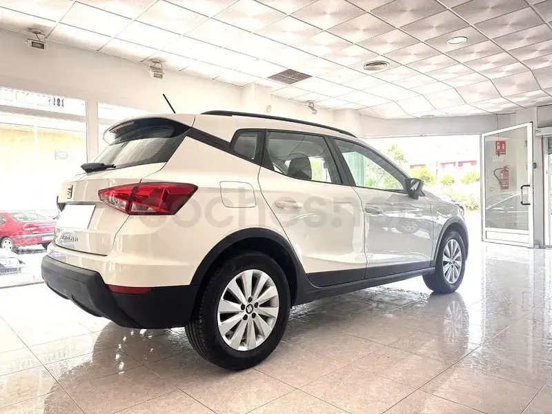 Usado Seat Arona Ecomotive 95 CV (69 kW) 2020 Blanco SUV