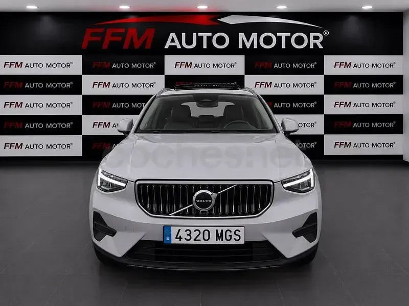 Usado Volvo XC40 Ultimate 197 CV (144 kW) 2023 Gris / plata SUV
