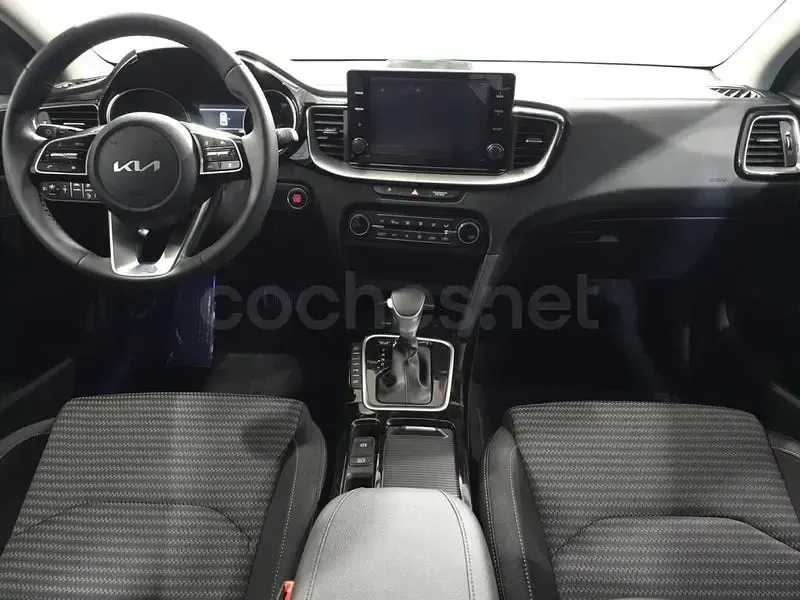 Nuevo Kia Ceed 141 CV (103 kW) 2025 Negro Utilitario
