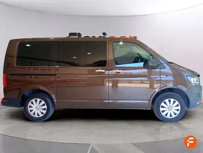 Usado VW Caravelle 114 CV (83 kW) 2019 Marrón Van