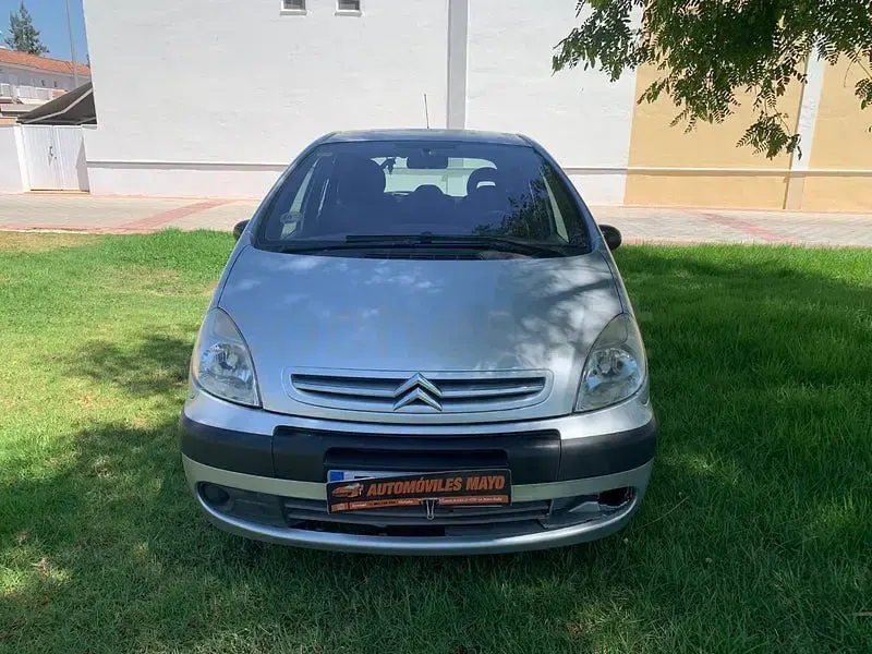 Usado Citroën Xsara Picasso Exclusive 110 CV (80 kW) 2010 Gris / plata Monovolumen