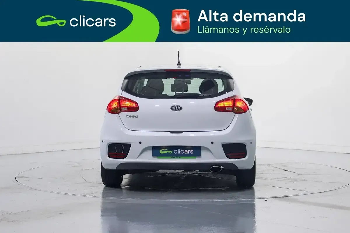 Usado Kia Ceed 100 CV (73 kW) 2018 Blanco Utilitario