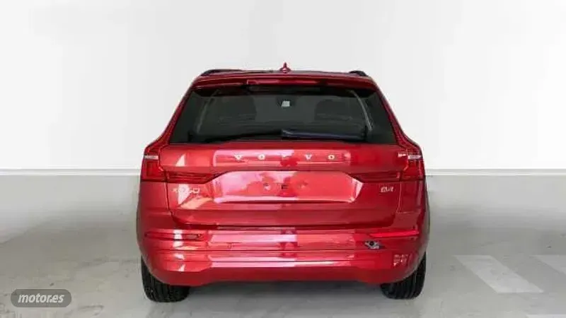 Usado Volvo XC60 Core 197 CV (144 kW) 2025 Rojo SUV