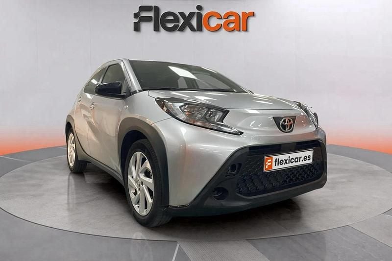 Gris Usado 2024 Toyota Aygo X Play SUV | 11.990 € (Buen precio) - Imagen 1/4