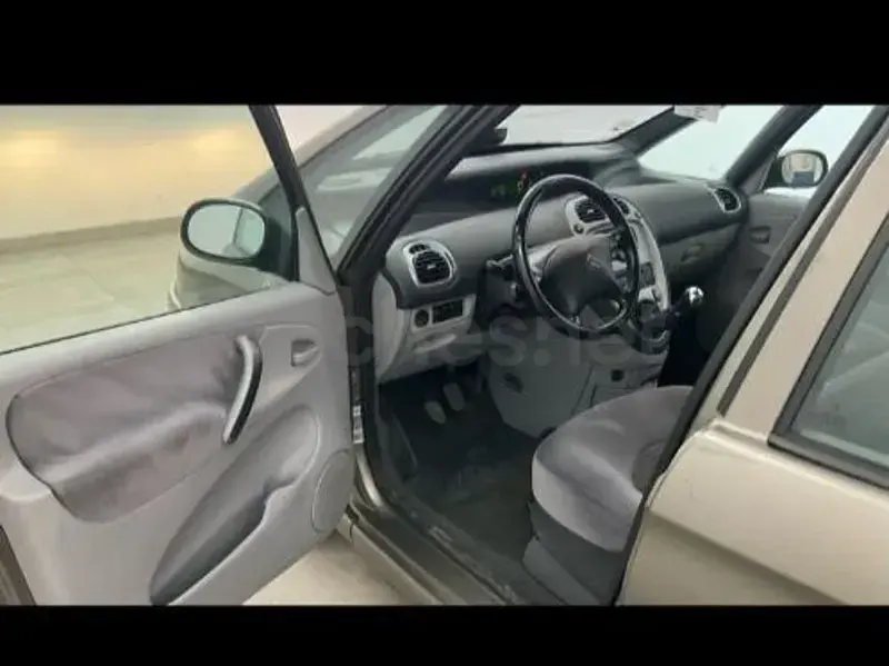 Usado Citroën Xsara Picasso Exclusive 110 CV (80 kW) 2009 Beige Monovolumen