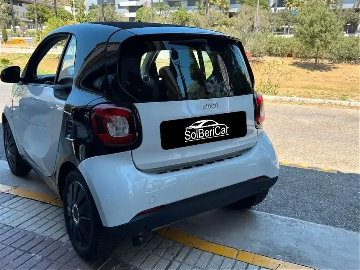 Usado Smart ForTwo Coupé 71 CV (52 kW) 2017 Blanco Coupe