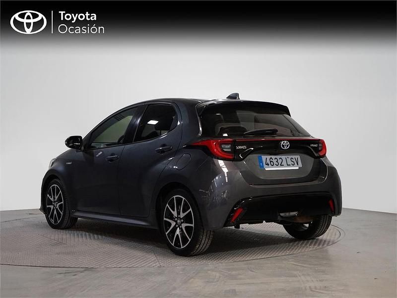 Usado Toyota Yaris Hybrid Style 116 CV (85 kW) 2021 Gris grafito
