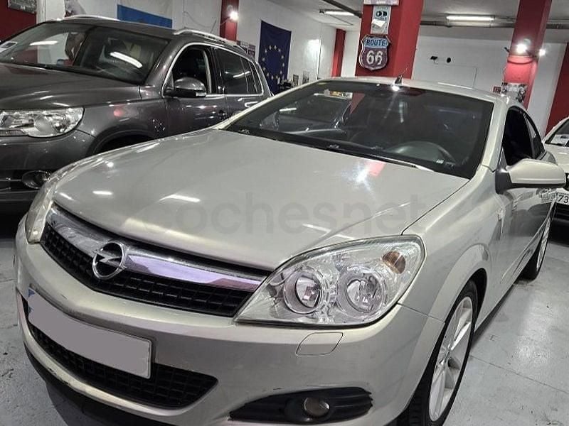 Usado Opel Astra Cabriolet Enjoy 140 CV (102 kW) 2007 Beige Descapotable