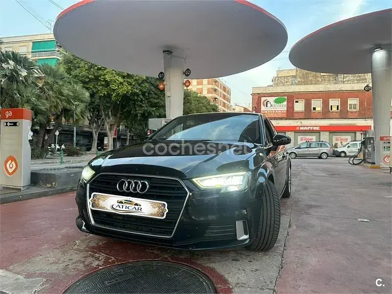Usado Audi A3 150 CV (110 kW) 2018 Negro Berlina