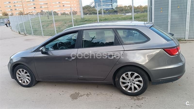 Usado Seat Leon ST Style 105 CV (77 kW) 2015 Gris / plata Familiar