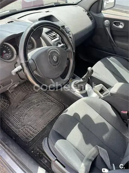 Usado Renault Mégane Privilege 98 CV (72 kW) 2005 Marrón Berlina
