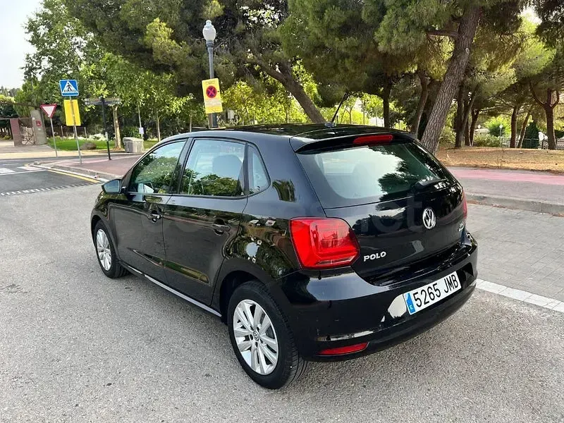 Usado VW Polo Edition 75 CV (55 kW) 2016 Negro Berlina