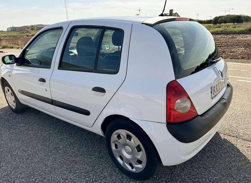 Usado Renault Clio II Authentique 60 CV (44 kW) 2005 Blanco Utilitario