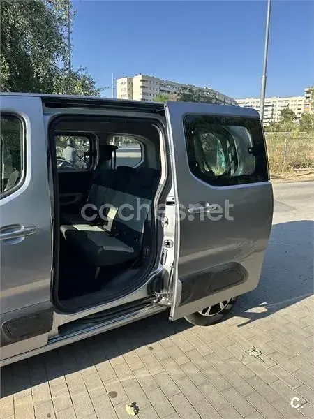 Usado Citroën Berlingo Feel 110 CV (80 kW) 2019 Gris / plata Monovolumen