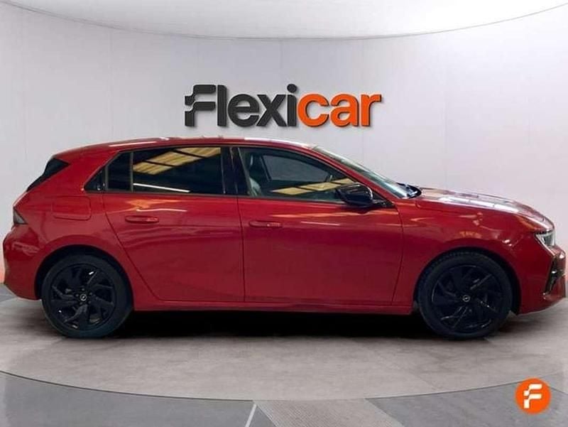 Usado Opel Astra 131 CV (96 kW) 2023 Rojo Berlina