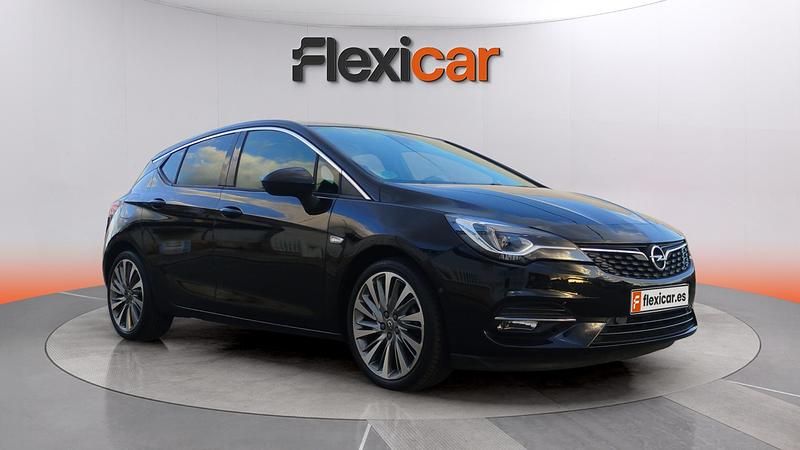 Usado Opel Astra Elegance 145 HP (106 kW) 2019 Preto Citadino