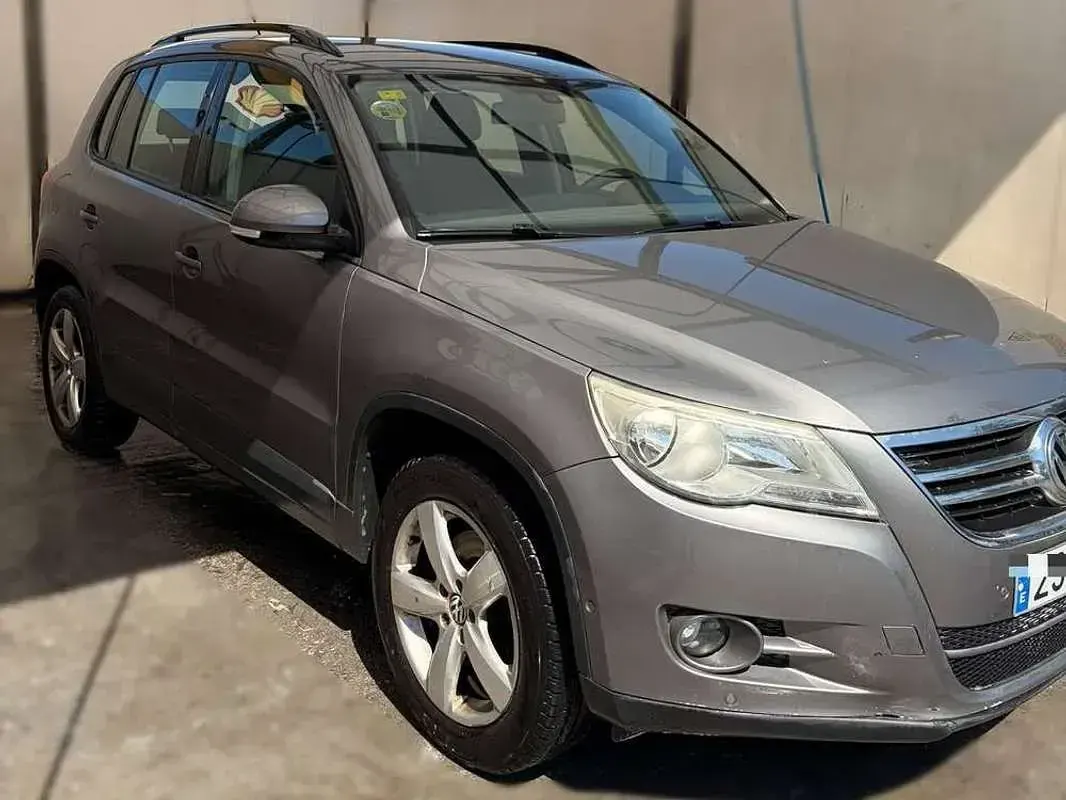 Usado VW Tiguan Advance 140 CV (102 kW) 2011 Gris SUV