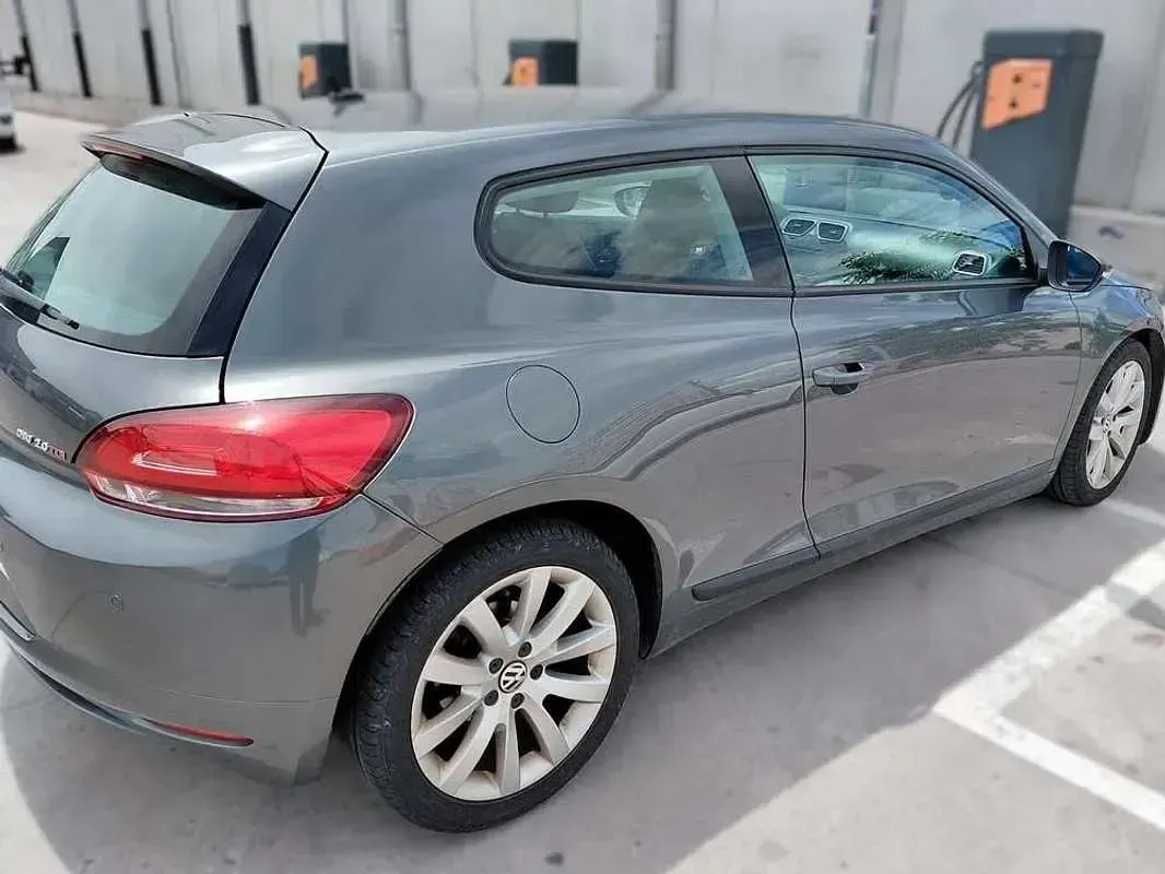 Usado VW Scirocco 140 CV (102 kW) 2010 Gris Coupe