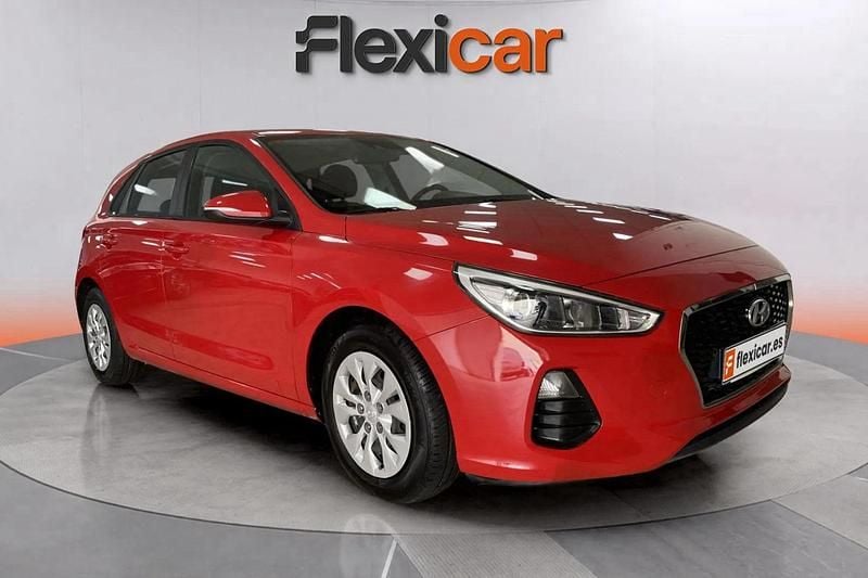 Rojo Usado 2017 Hyundai i30 Berlina | 9990 € (Super precio) - Imagen 1/4