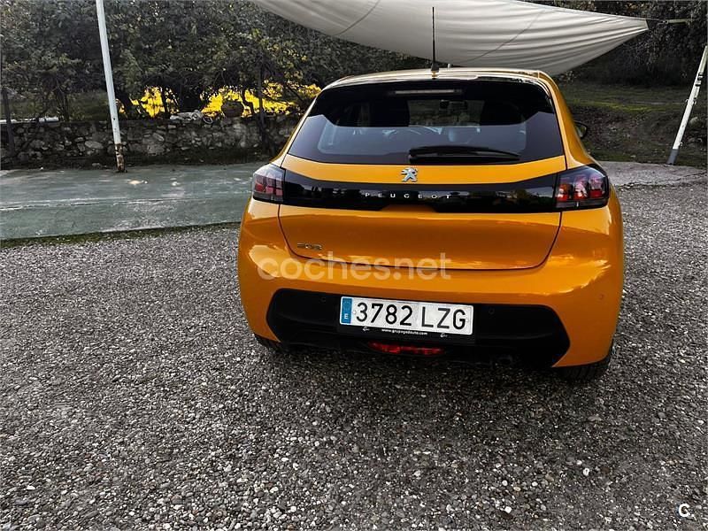 Usado Peugeot 208 Style 100 CV (73 kW) 2022 Amarillo Utilitario